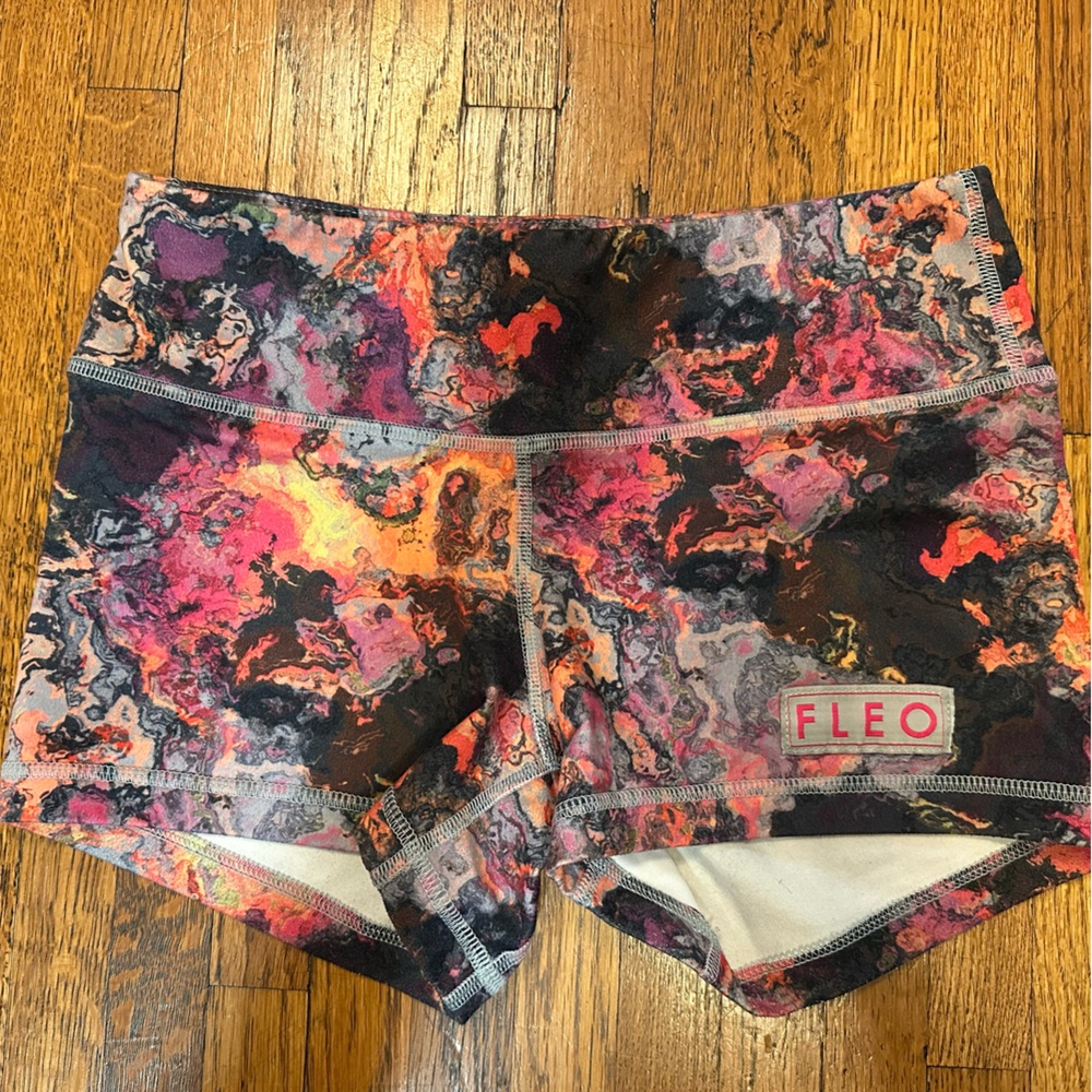 Fleo Hot Lava 3.25 Shorts Sz Small